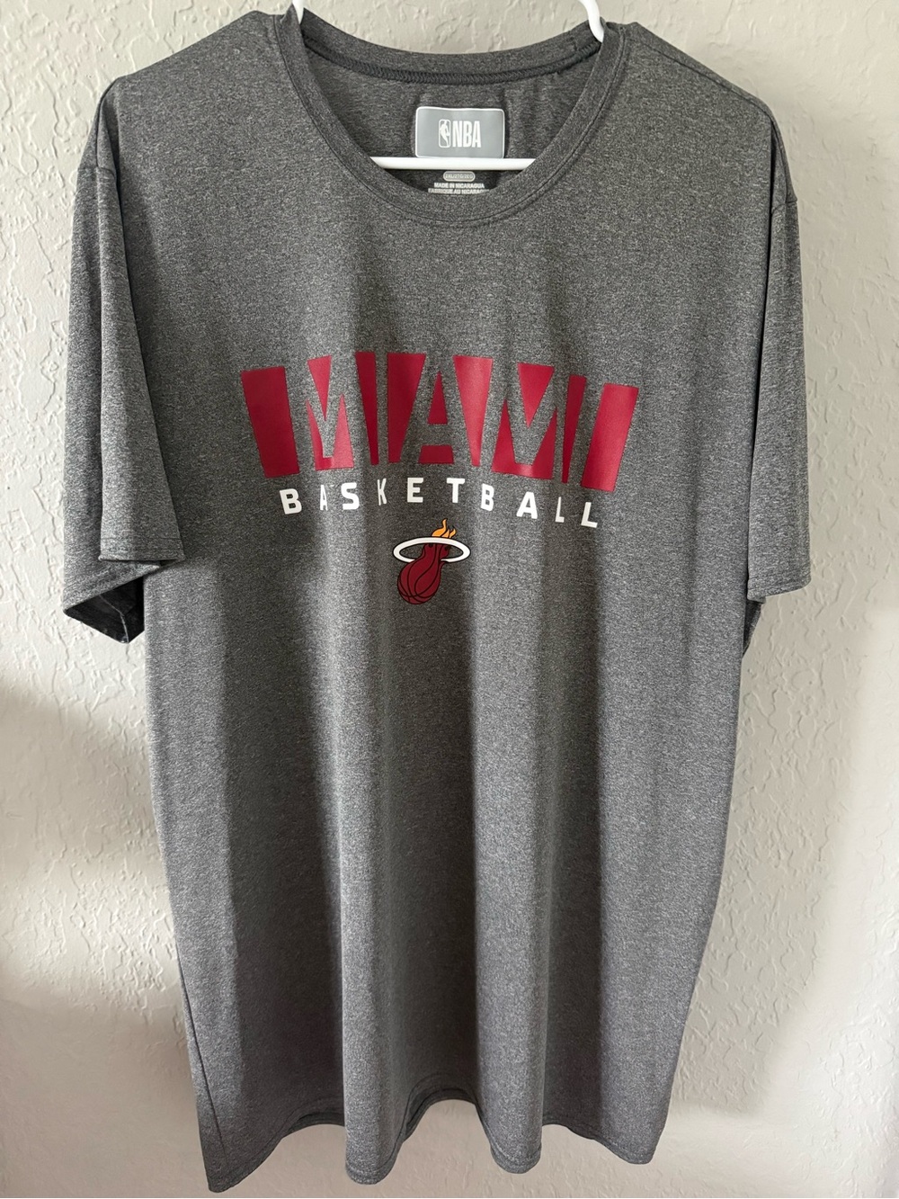 NBA Miami Basketball Gray Tee with Red Logo 2XL Men